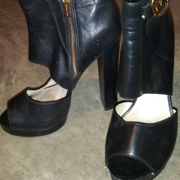 MK heel boots. - Picture 2 of 3